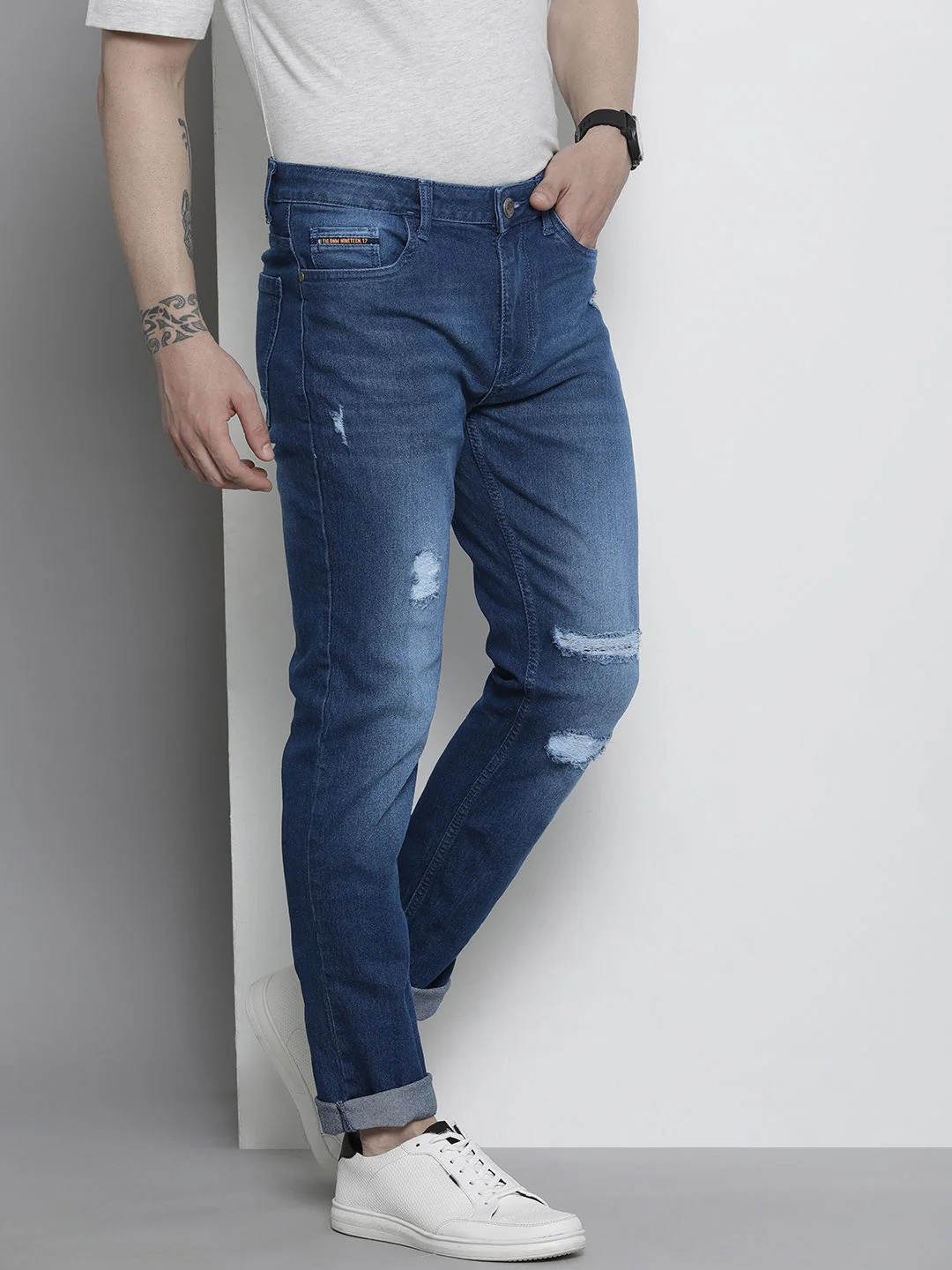 The Indian Garage Co Men Slim Fit Mildly Distressed Stretchable Light Fade Jeans - Image 2