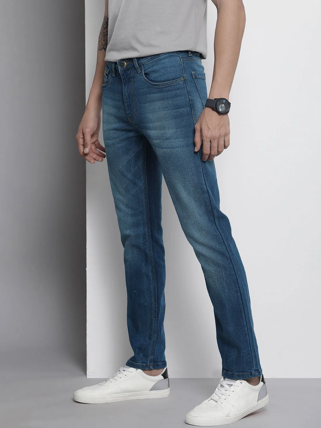 The Indian Garage Co Men Slim Straight Fit Light Fade Stretchable Jeans - Image 2