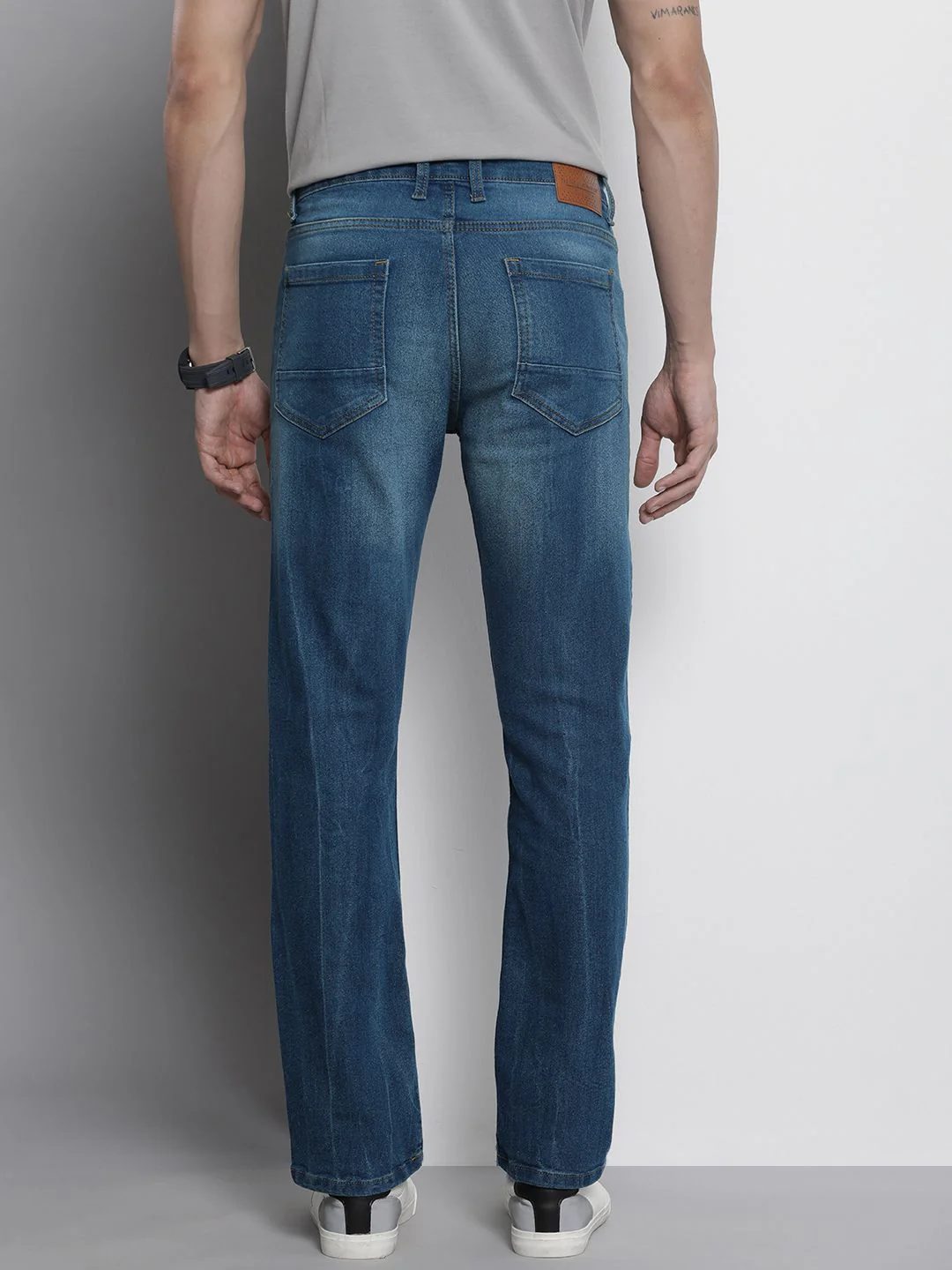 The Indian Garage Co Men Slim Straight Fit Light Fade Stretchable Jeans - Image 3