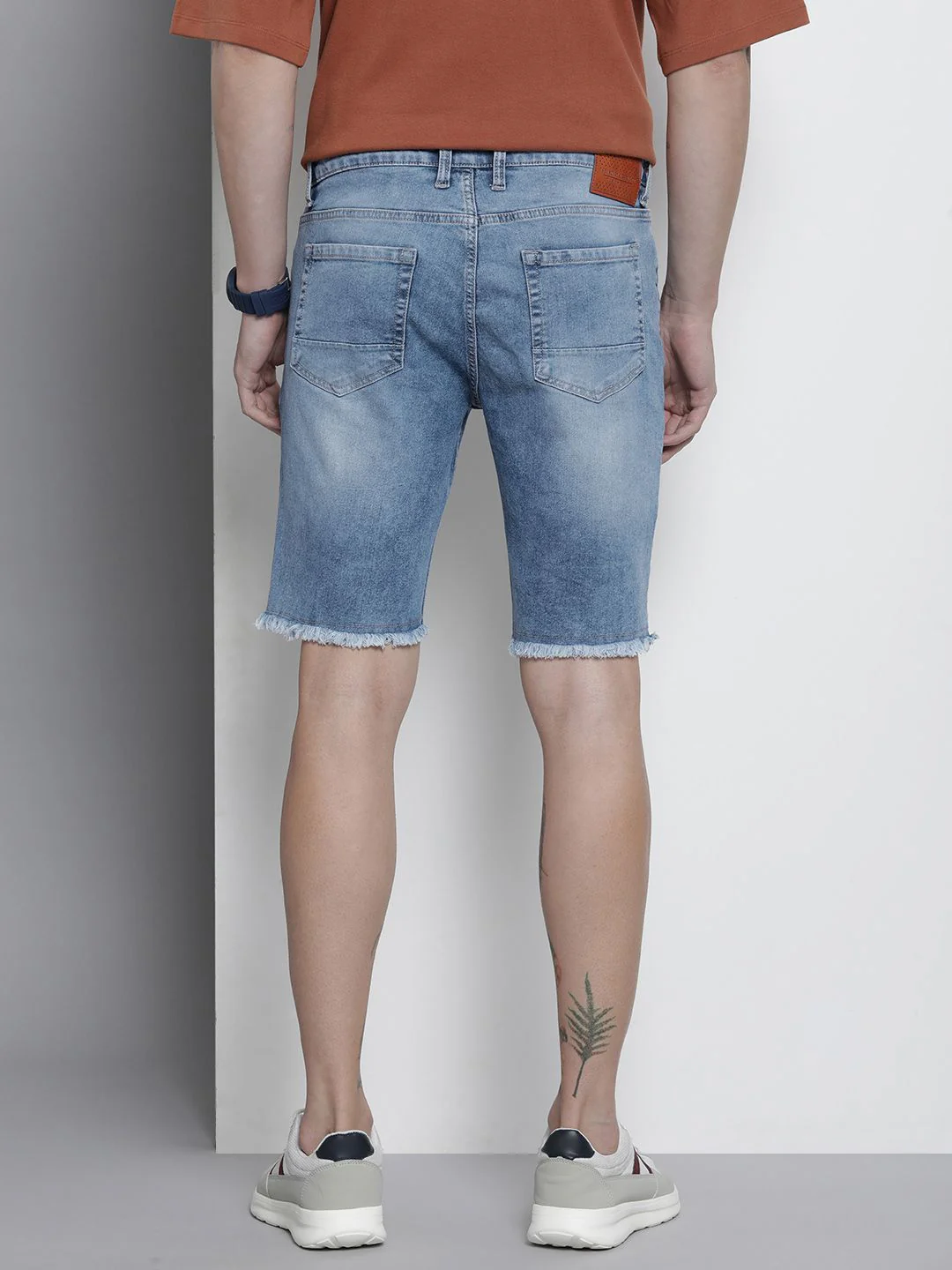 The Indian Garage Co Men Solid Distressed Slim Fit Denim Shorts - Image 5