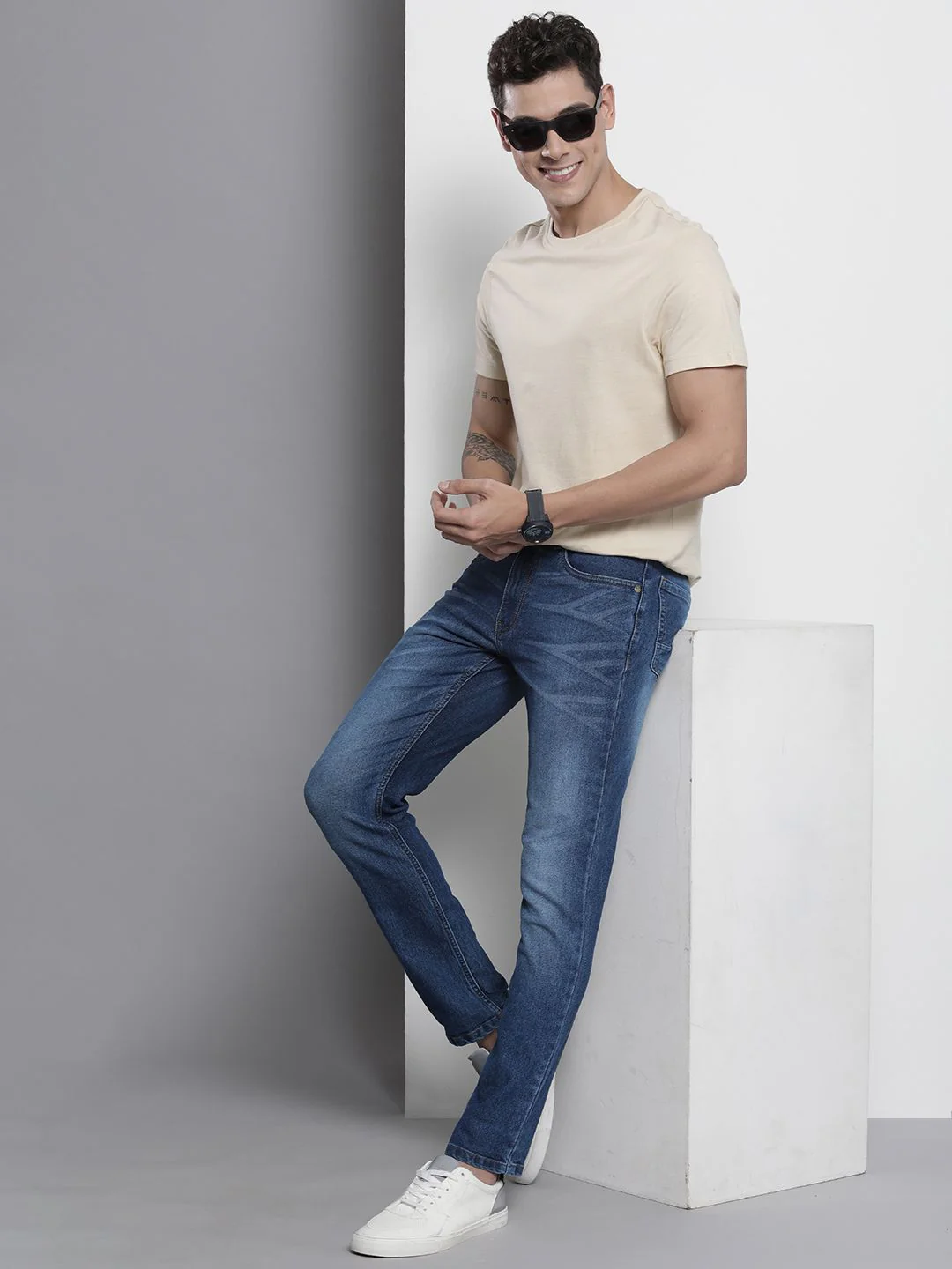 The Indian Garage Co Men Straight Fit Light Fade Stretchable Jeans - Image 5