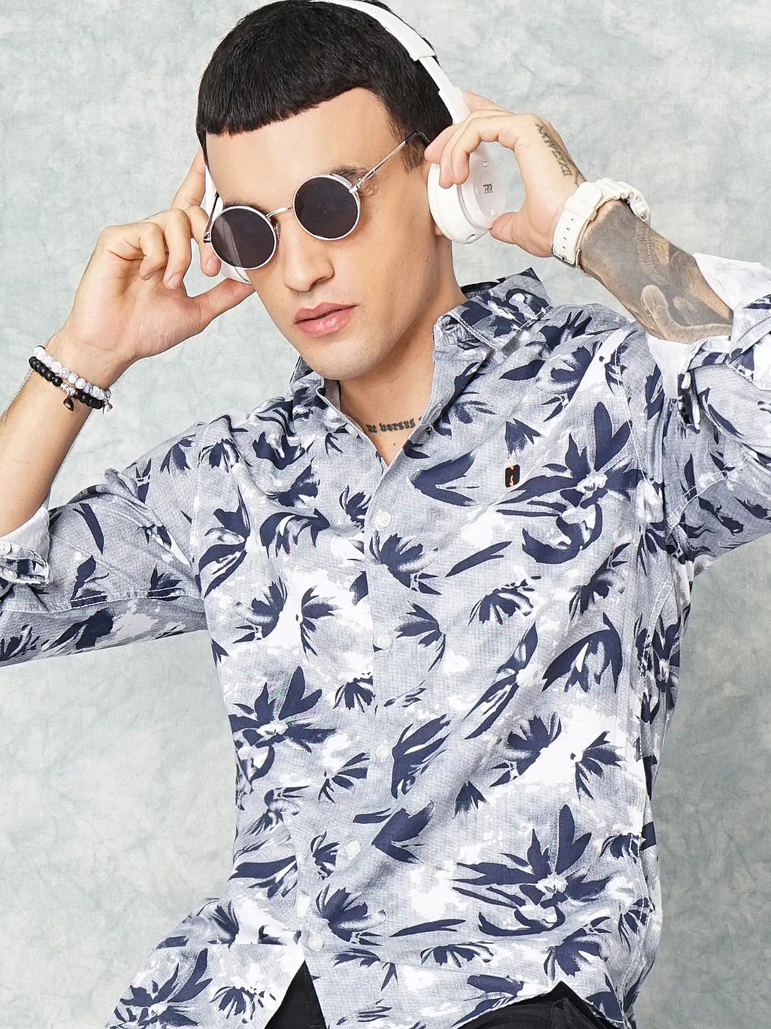 The Indian Garage Co Men White & Navy Blue Slim Fit Printed Casual Shirt - Image 7