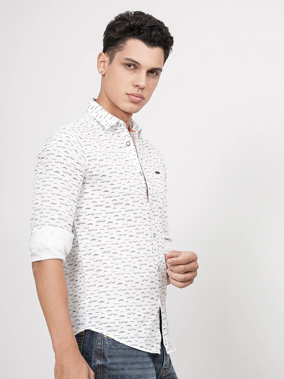 The Indian Garage Co Men White & Navy Blue Slim Fit Printed Casual Shirt - Image 3