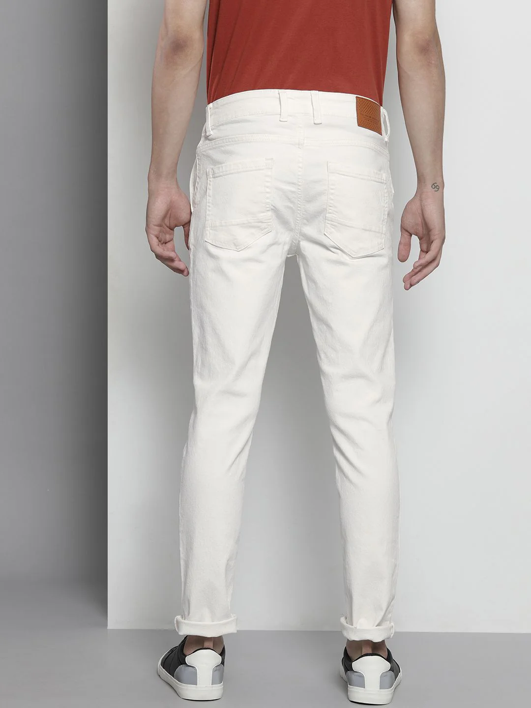 The Indian Garage Co Men White Slim Fit Low Distress Stretchable Jeans - Image 3