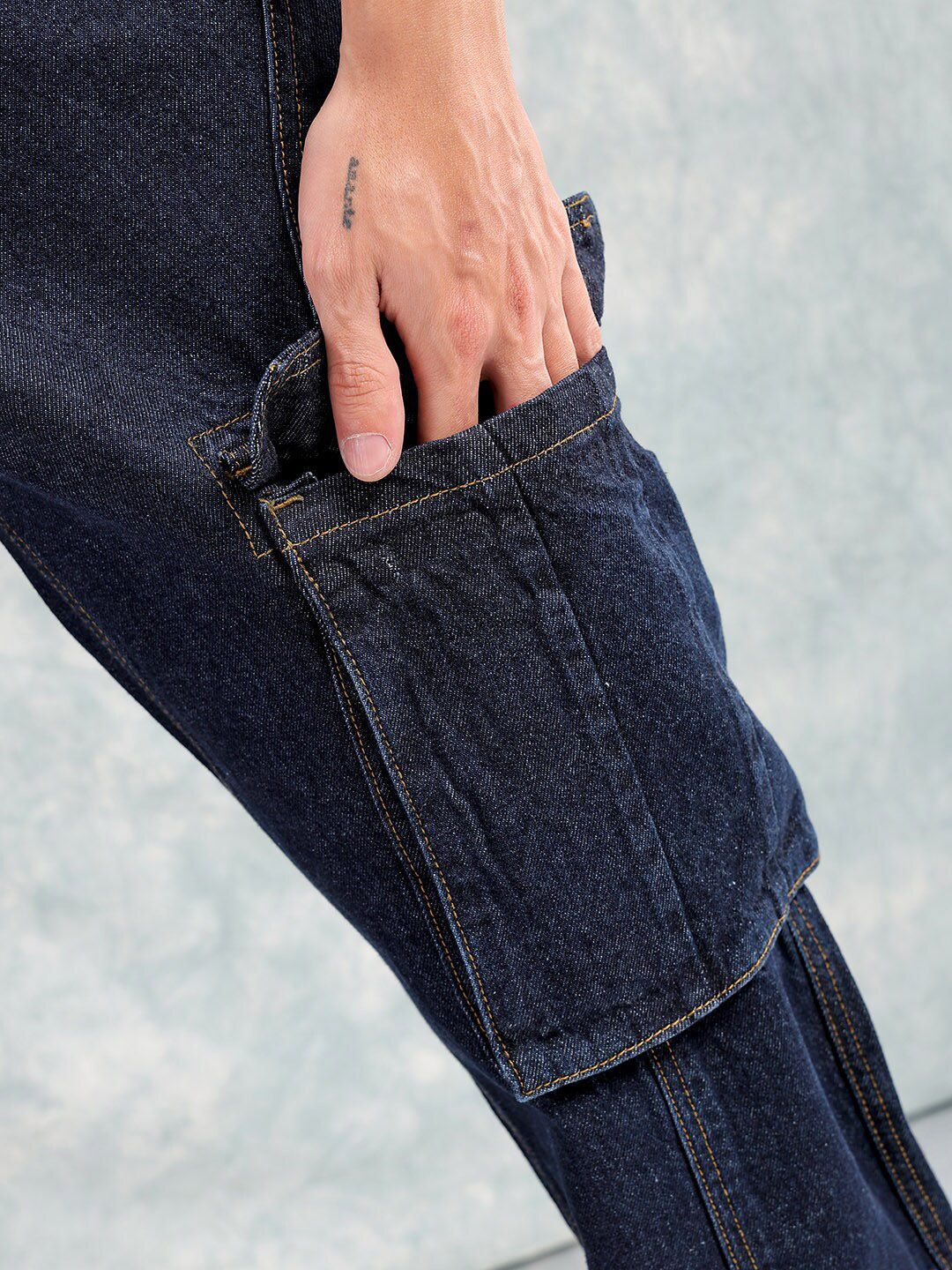 The Indian Garage Co Navy Blue Men Mid-Rise Relaxed Fit Light Fade Cargo Cotton Jeans - Image 7