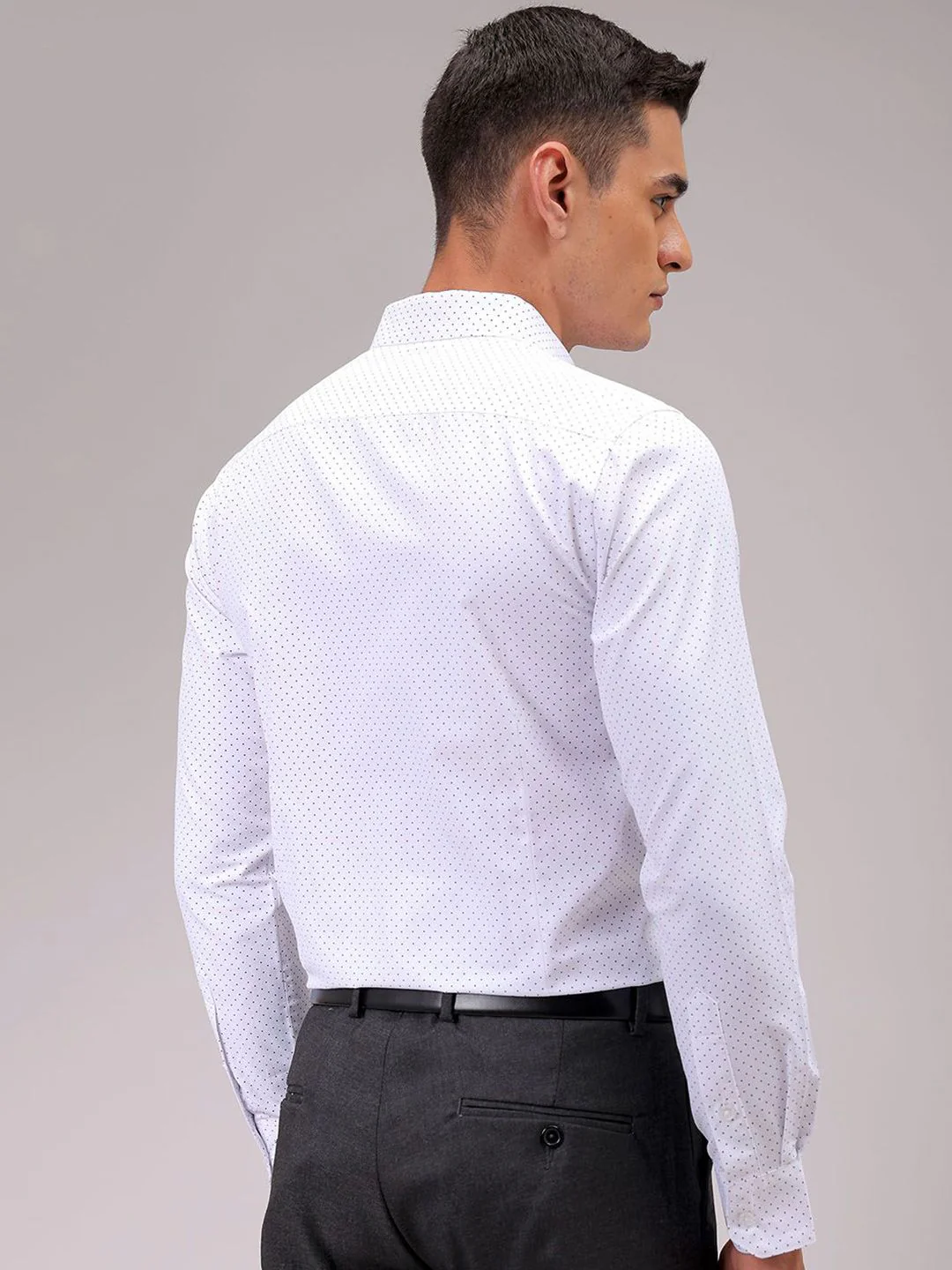 The Indian Garage Co. X Luxe Men Cutaway Collar Micro Ditsy Printed Slim Fit Formal Shirt - Image 4