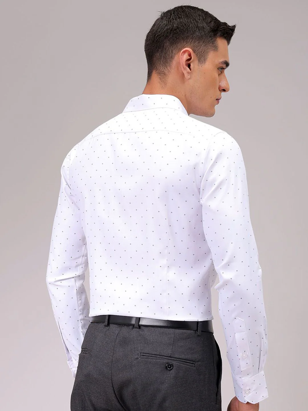 The Indian Garage Co. X Luxe Men Cutaway Collar Micro Ditsy Printed Slim Fit Formal Shirt - Image 4