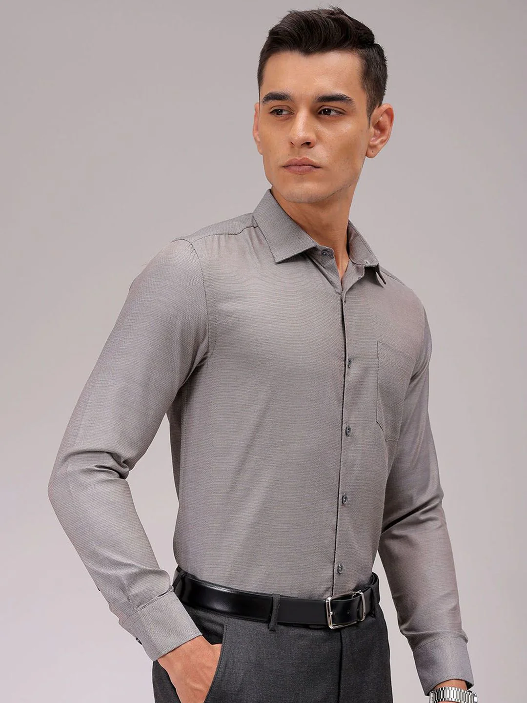 The Indian Garage Co. X Luxe Men Cutaway Collar Solid Slim Fit Formal Shirt - Image 5