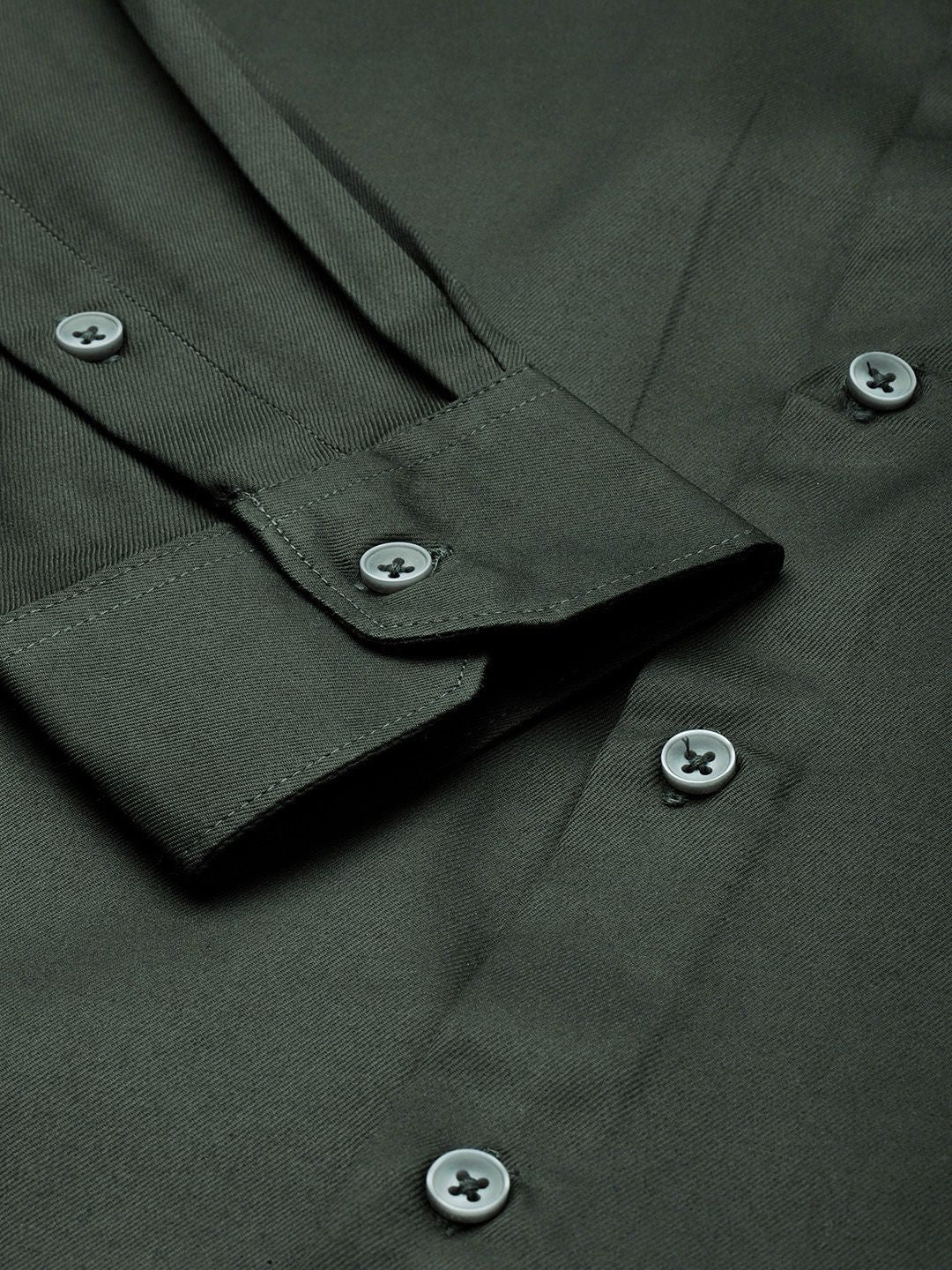 The Indian Garage Co. X Luxe Men Solid Slim Fit Opaque Formal Shirt - Image 3