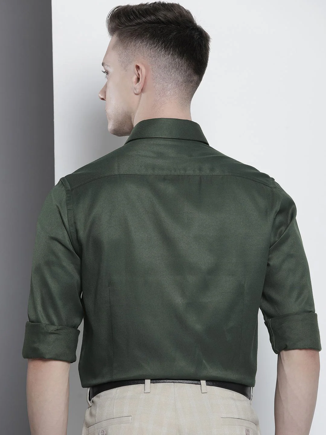The Indian Garage Co. X Luxe Men Solid Slim Fit Opaque Formal Shirt - Image 4