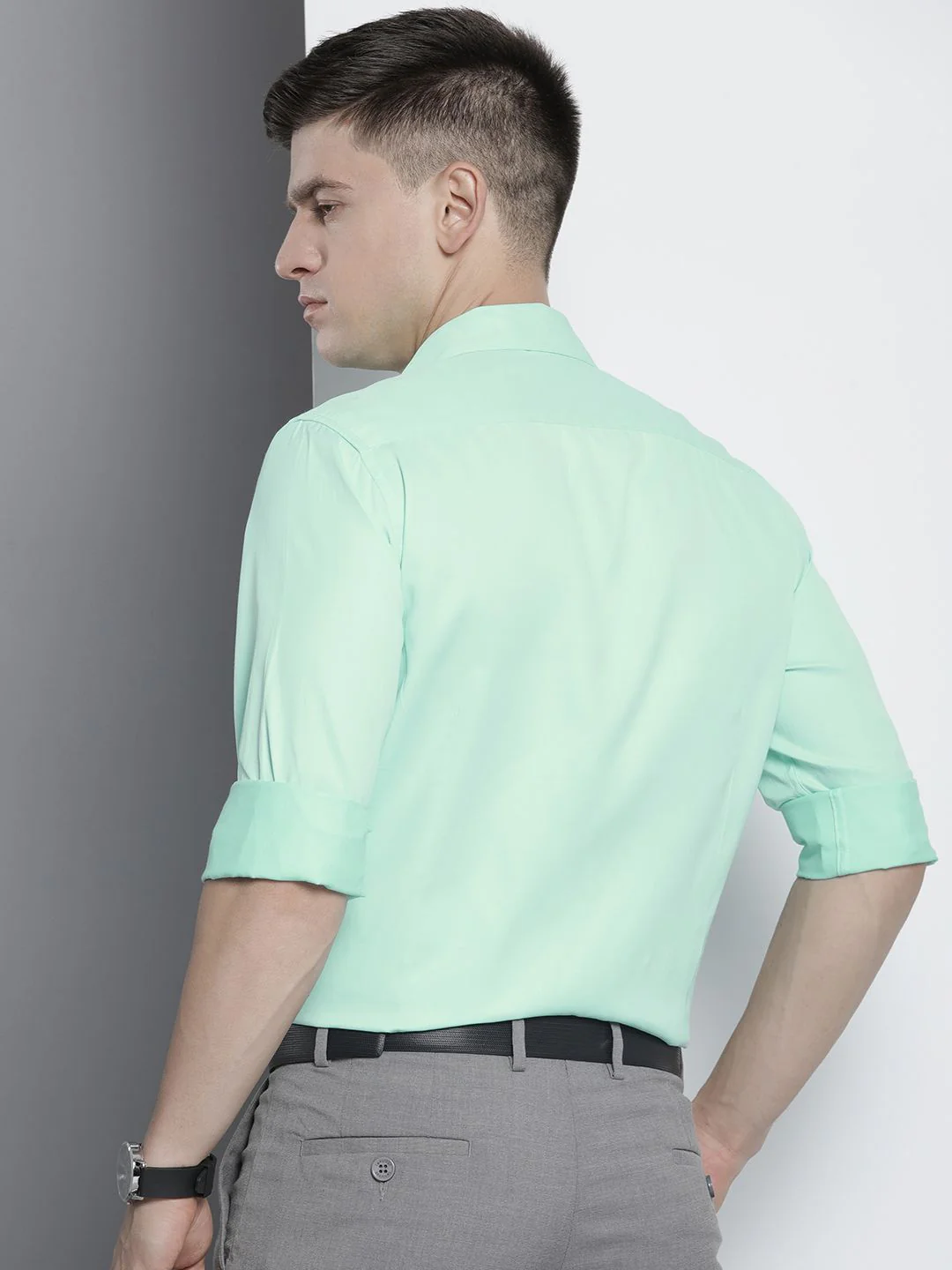 The Indian Garage Co. X Luxe Men Solid Slim Fit Opaque Formal Shirt - Image 4