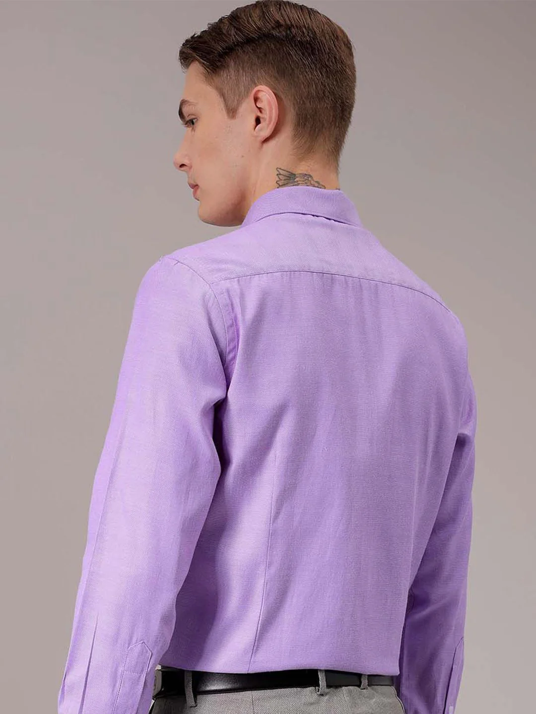 The Indian Garage Co. X Luxe Men Spread Collar Solid Slim Fit Formal Shirt - Image 4
