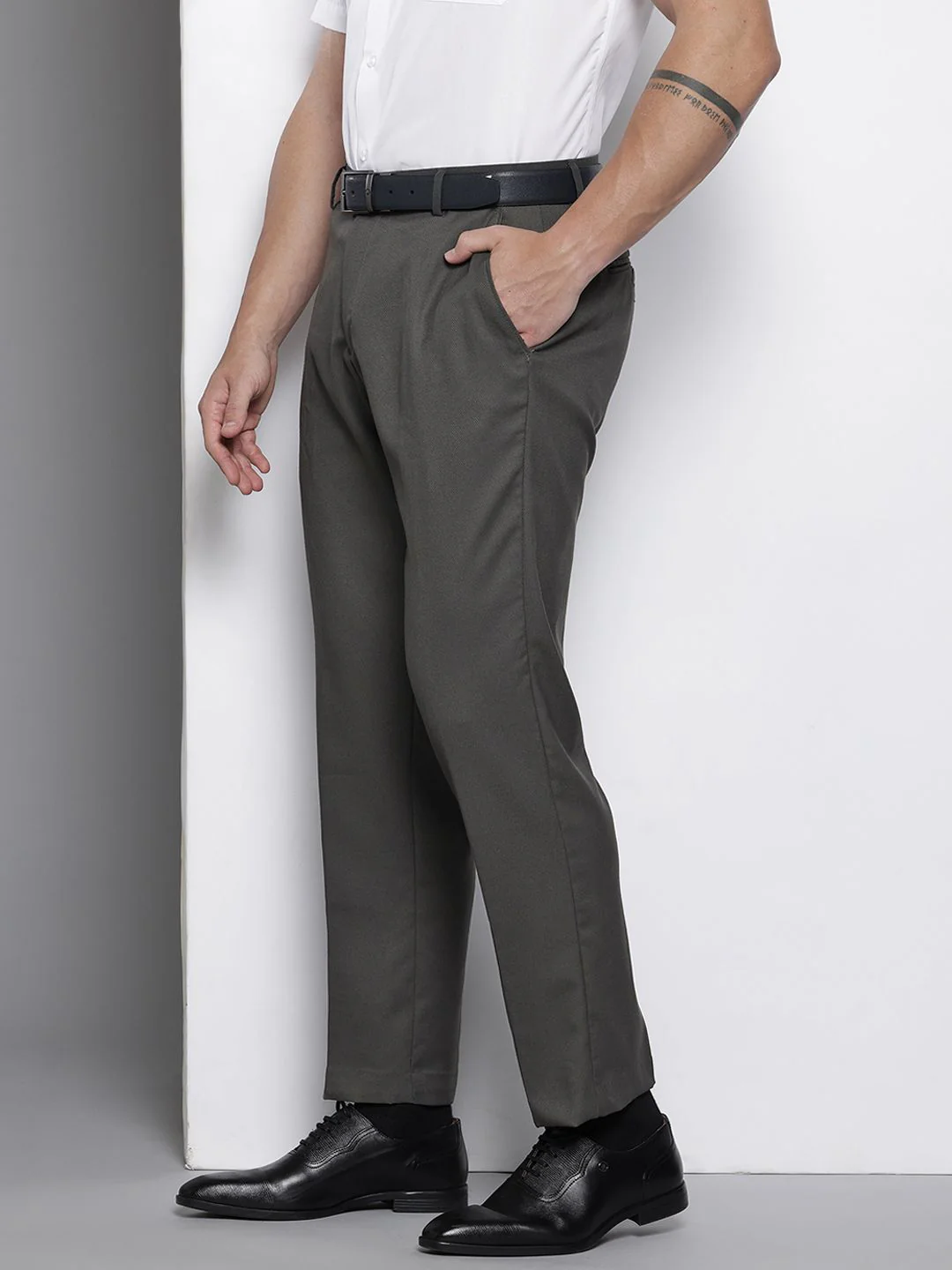 The Indian Garage Co. X Luxe Men Textured Regular Fit Formal Trousers - Image 2