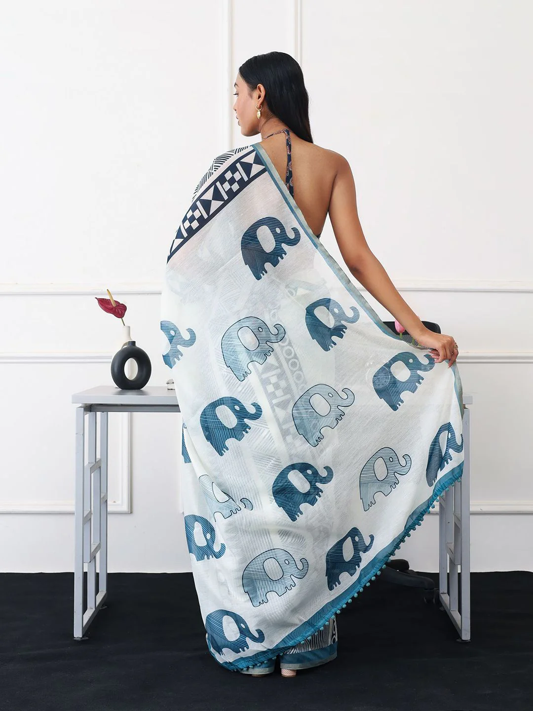 Tikhi Imli Abstract Printed Ready to Wear Saree - Image 3
