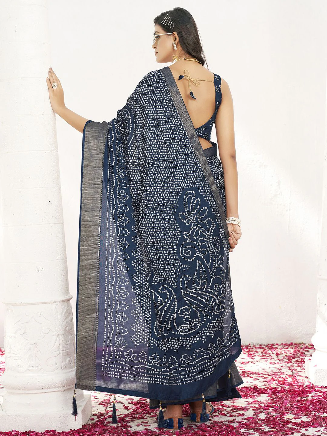 Tikhi Imli Bandhani Printed Zari Polycotton Saree - Image 3