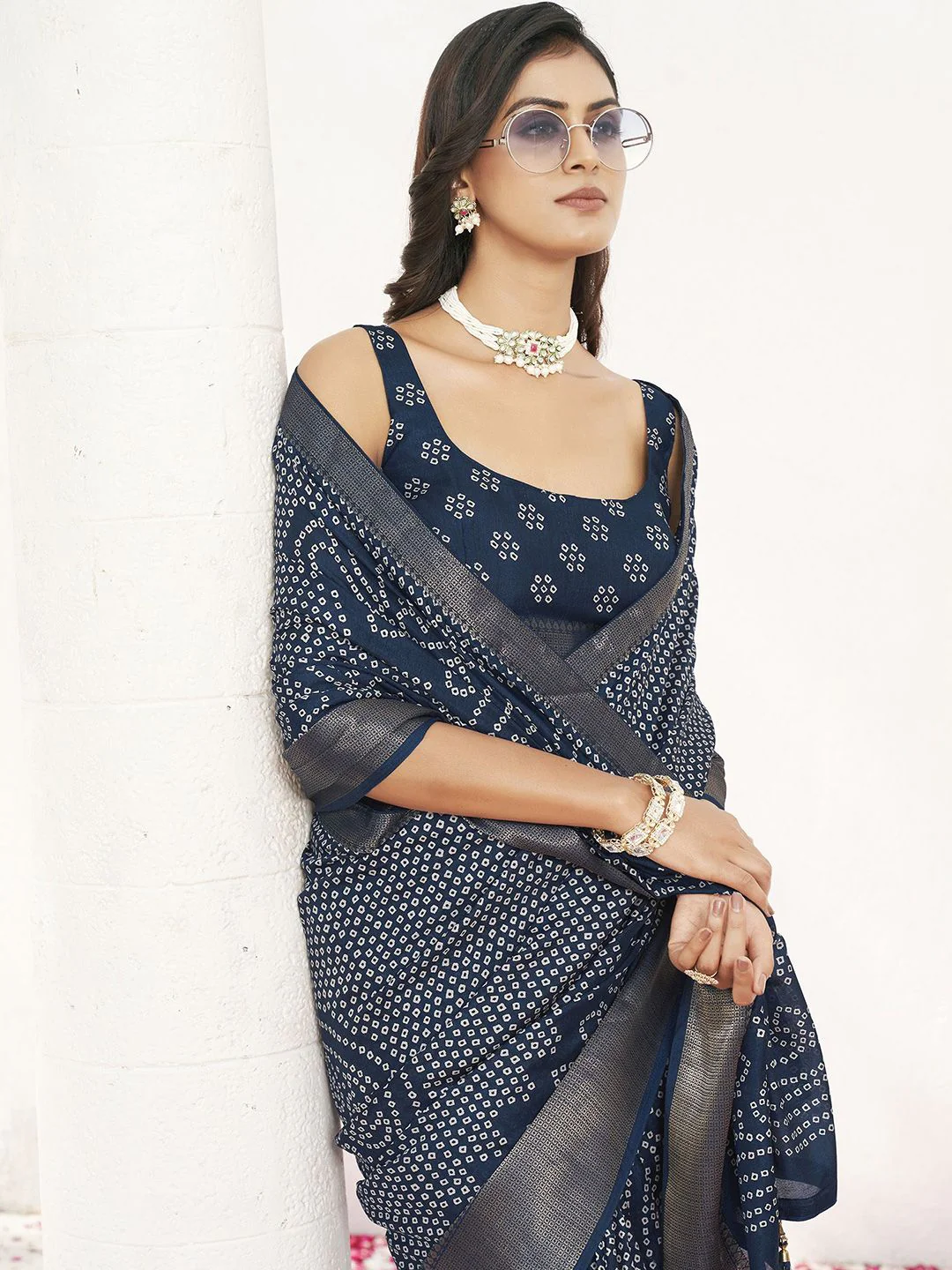 Tikhi Imli Bandhani Printed Zari Polycotton Saree - Image 4