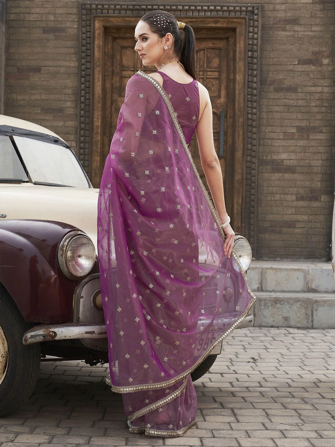 Tikhi Imli Ethnic Motifs Sequinned Net Saree - Image 3