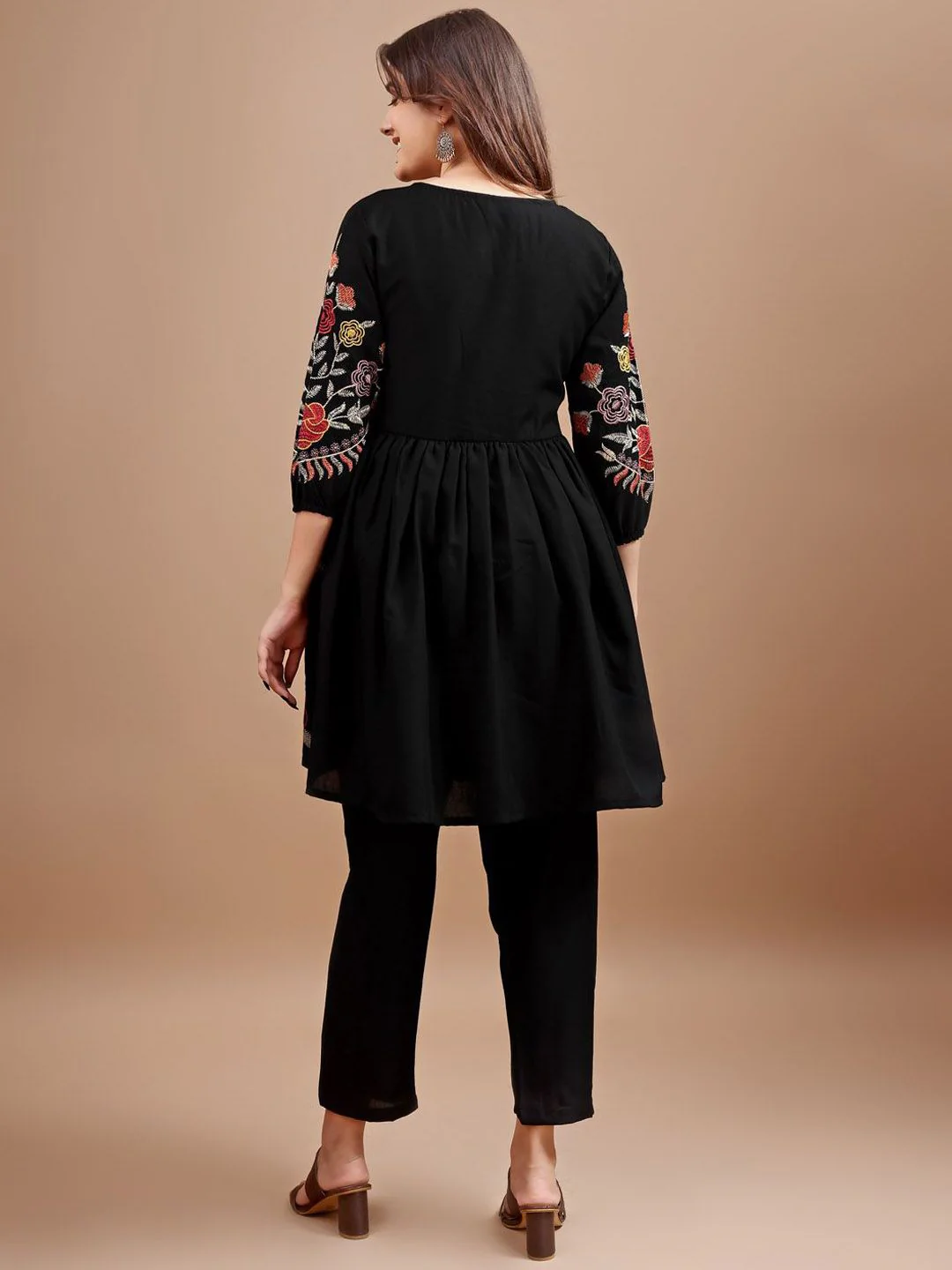 Tikhi Imli Floral Embroidered V-Neck Tunic With Trousers - Image 4