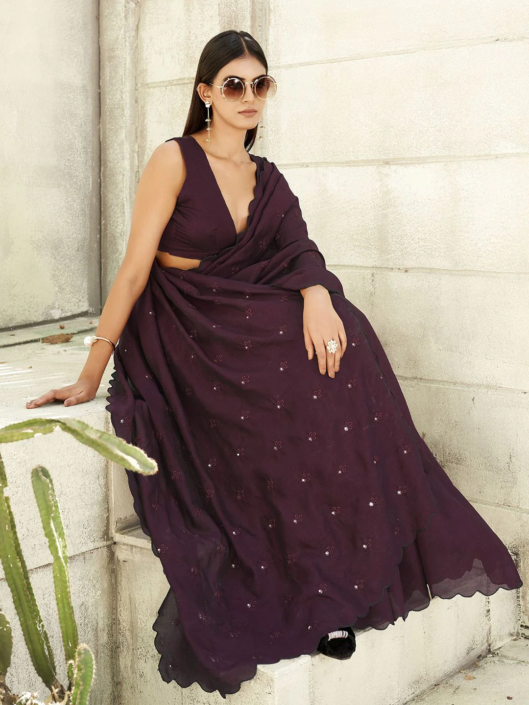 Tikhi Imli Solid Mirror Work Saree - Image 5