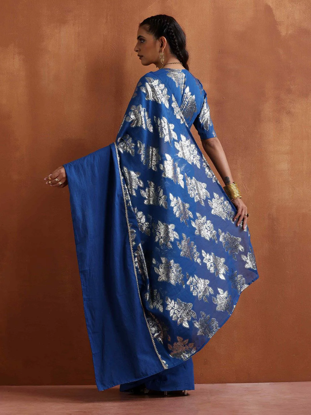 trueBrowns Floral Woven Design Zari Saree - Image 3