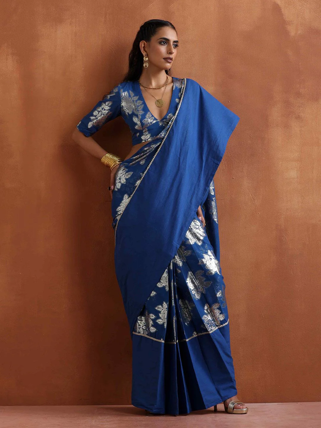 trueBrowns Floral Woven Design Zari Saree - Image 5