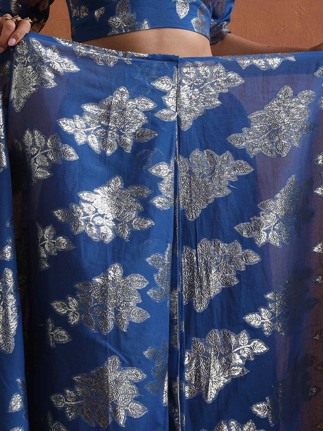 trueBrowns Floral Woven Design Zari Saree - Image 7
