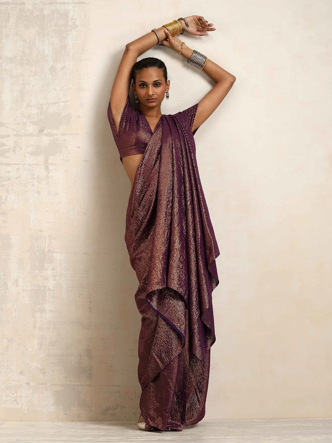trueBrowns Striped Saree