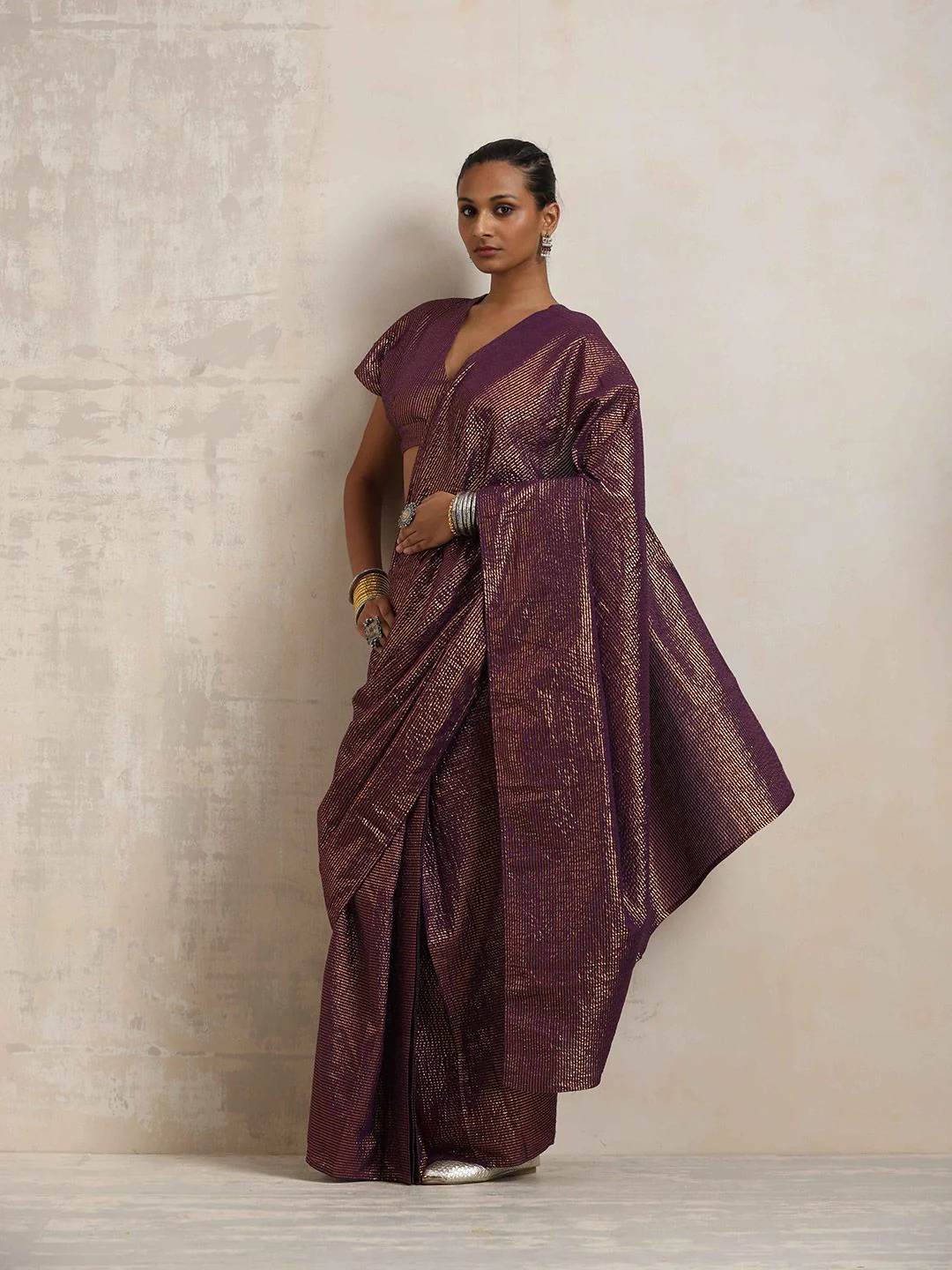 trueBrowns Striped Saree - Image 3