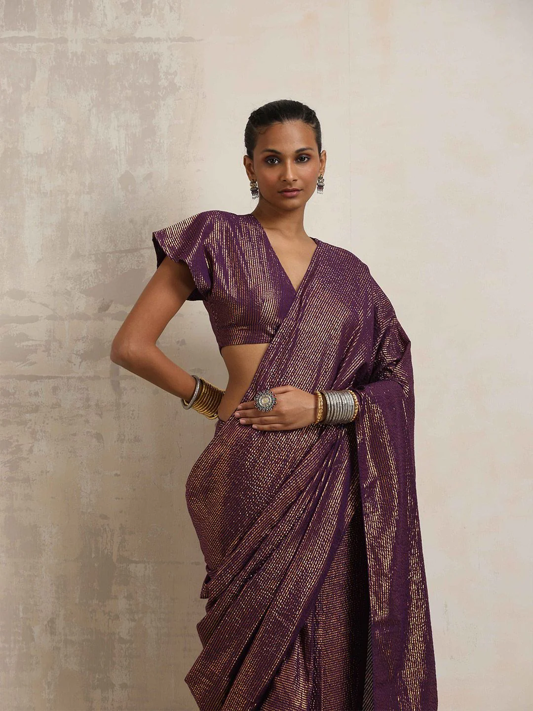 trueBrowns Striped Saree - Image 4