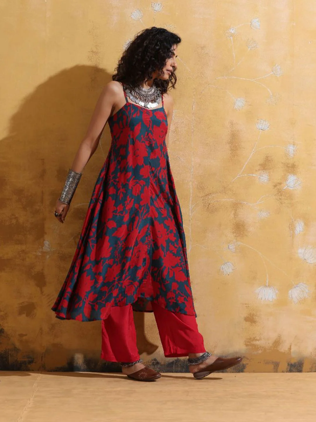 trueBrowns Women Red Teal Jaal Print Muslin Silk Flared Kurta Set - Image 5