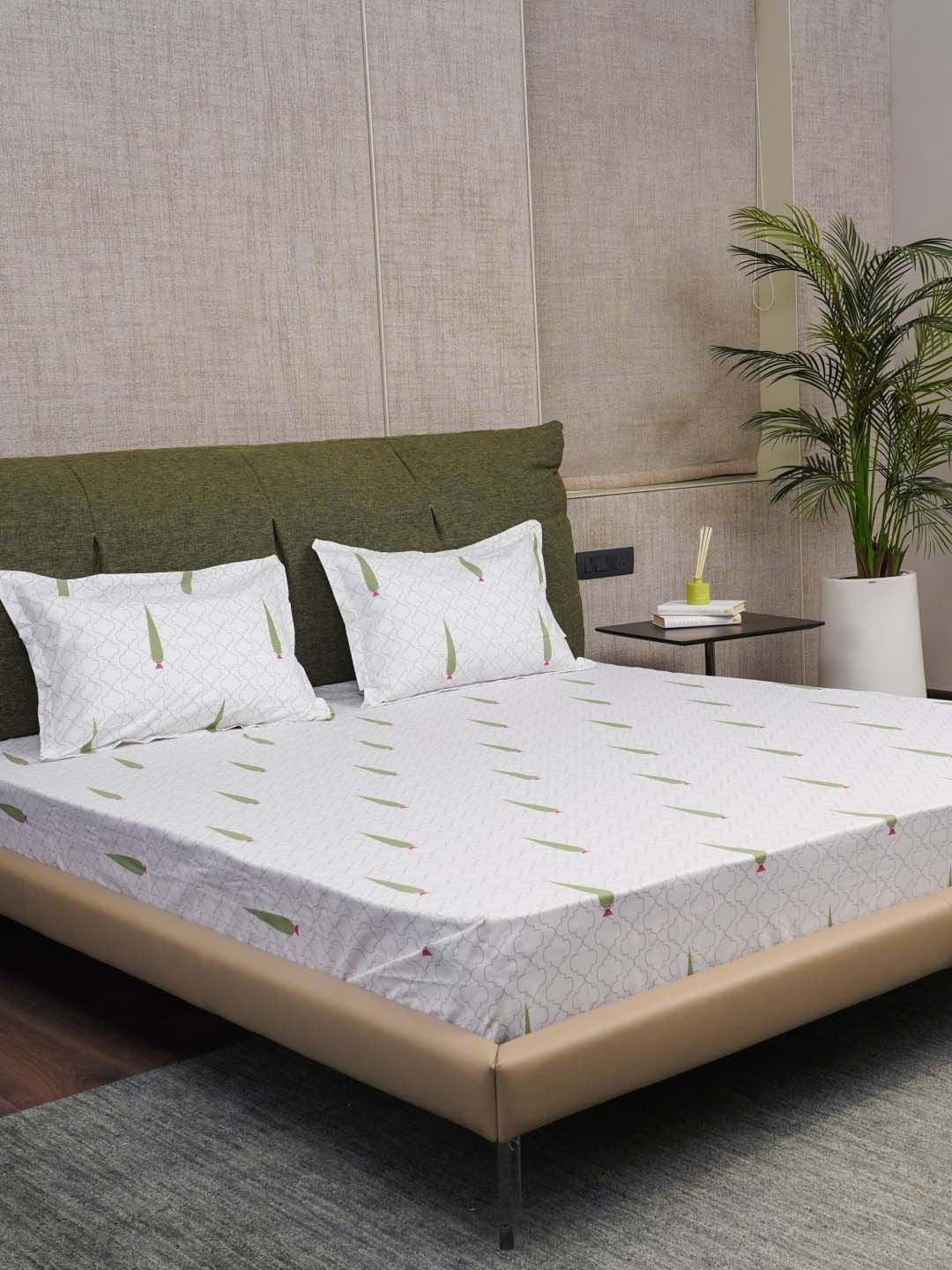 URBAN SPACE Pinewood White & Green Pure Cotton 200 TC King Bedsheet with 2 Pillow Covers