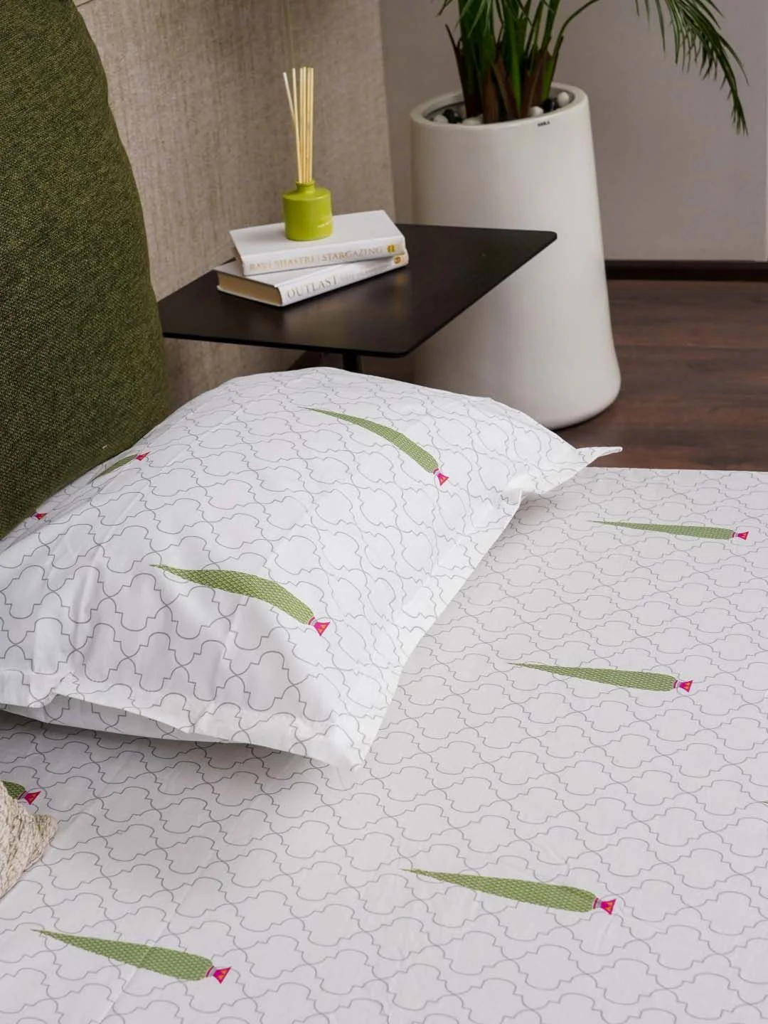 URBAN SPACE Pinewood White & Green Pure Cotton 200 TC Single Bedsheet with 1 Pillow Cover - Image 3