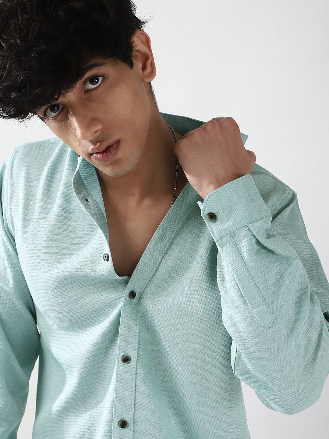 Urbano Fashion Men Light Blue Solid Linen Full Sleeve Relaxed Fit Mandarin Collar Casual Shirt - Image 2