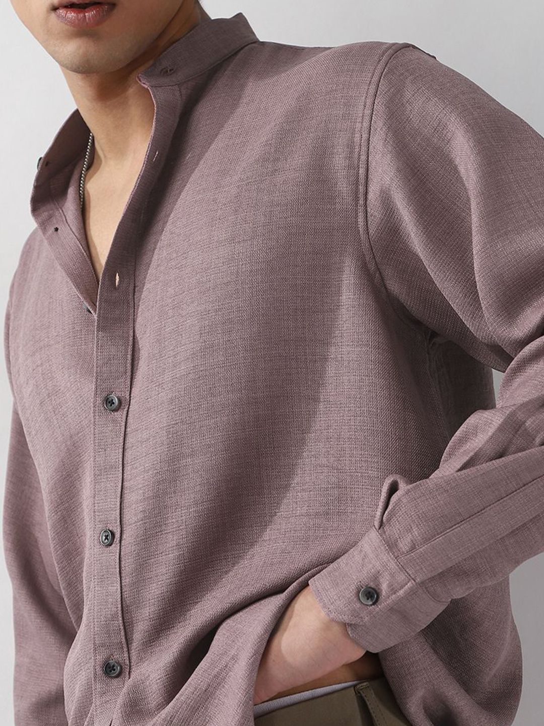 Urbano Fashion Men Purple Solid Linen Full Sleeve Relaxed Fit Mandarin Collar Casual Shirt - Image 3