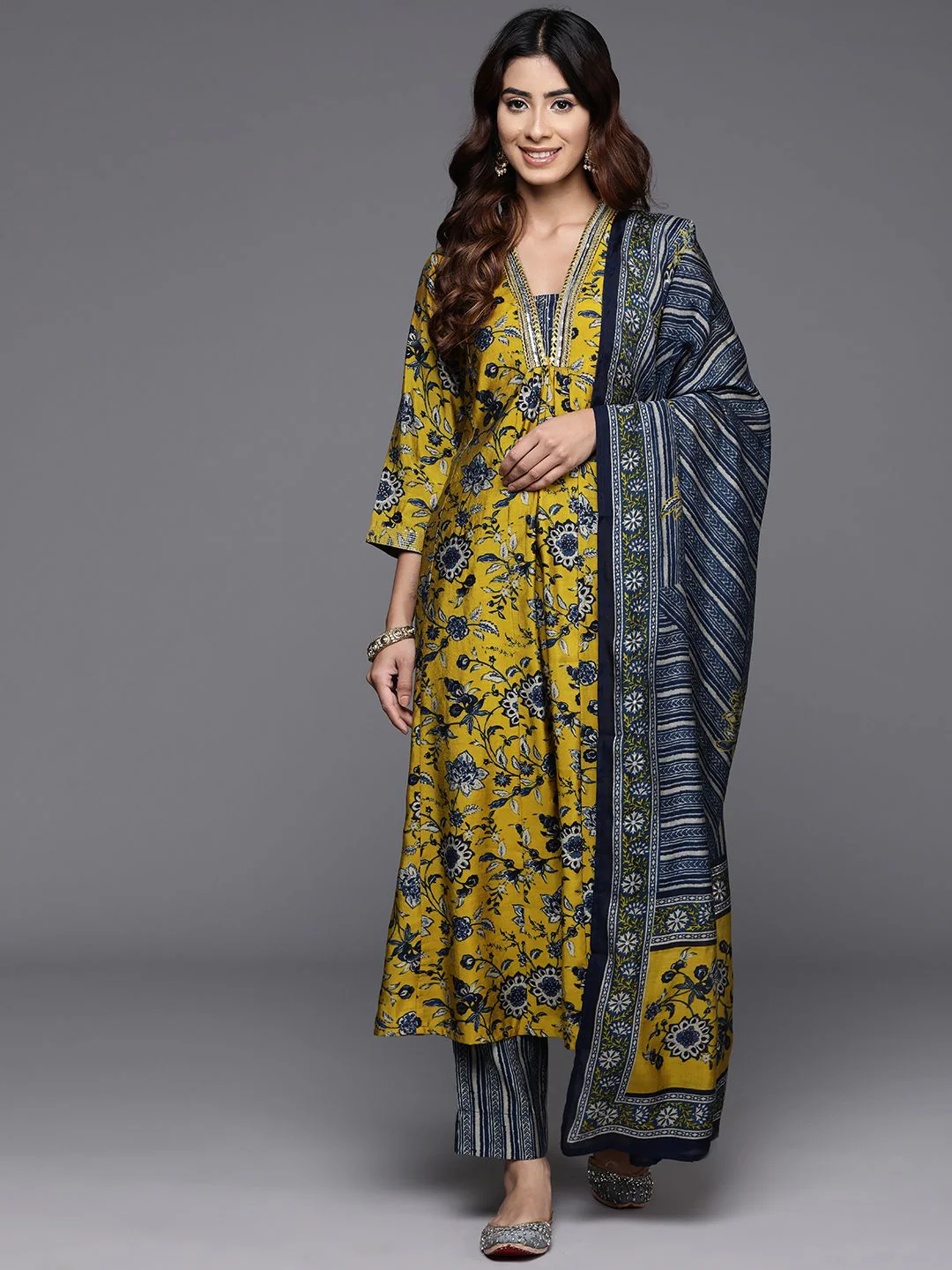 Varanga Floral Printed Sequinned Chanderi Silk Straight Kurta With Trouser & Dupatta - Image 4