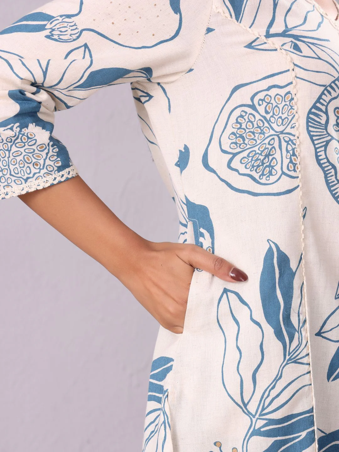 Varanga Floral Printed V-Neck Sequinned Panelled Cotton A-Line Kurta - Image 7