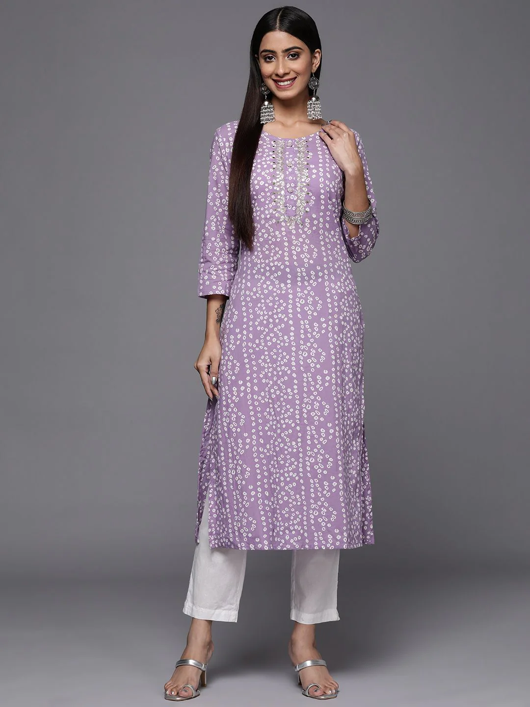 Varanga Women Lavender & White Bandhani Printed Gotta Patti Cotton Straight Kurta - Image 3