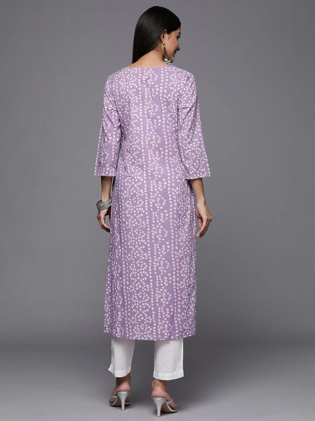 Varanga Women Lavender & White Bandhani Printed Gotta Patti Cotton Straight Kurta - Image 4
