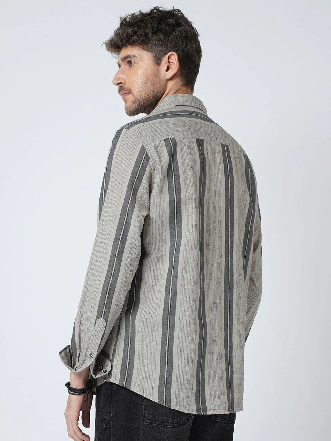 VASTRADO Men Classic Slim Fit Vertical Striped Cutaway Collar Cotton Casual Shirt - Image 4