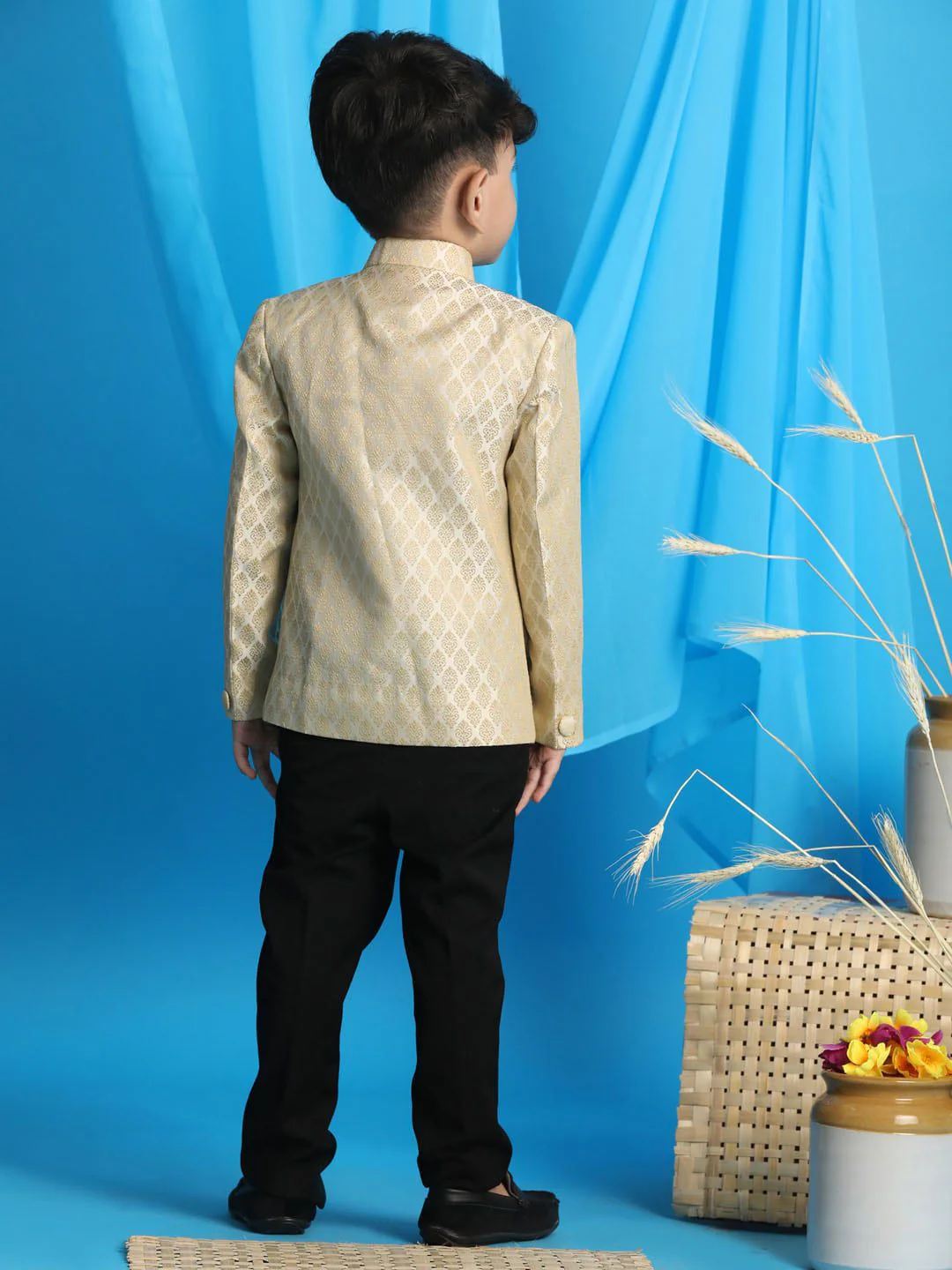 VASTRAMAY Boys Slim-Fit Woven Design Banarasi Jacquard Bandhgala Blazer - Image 4