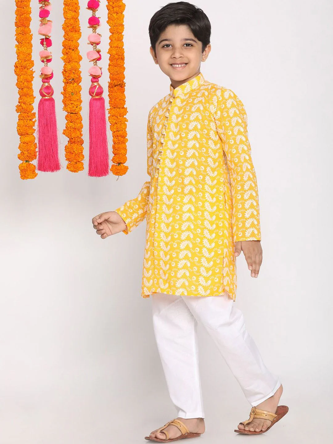 VASTRAMAY Boys Yellow & White Embroidered Chikankari Pure Cotton Kurta with Pyjamas - Image 4