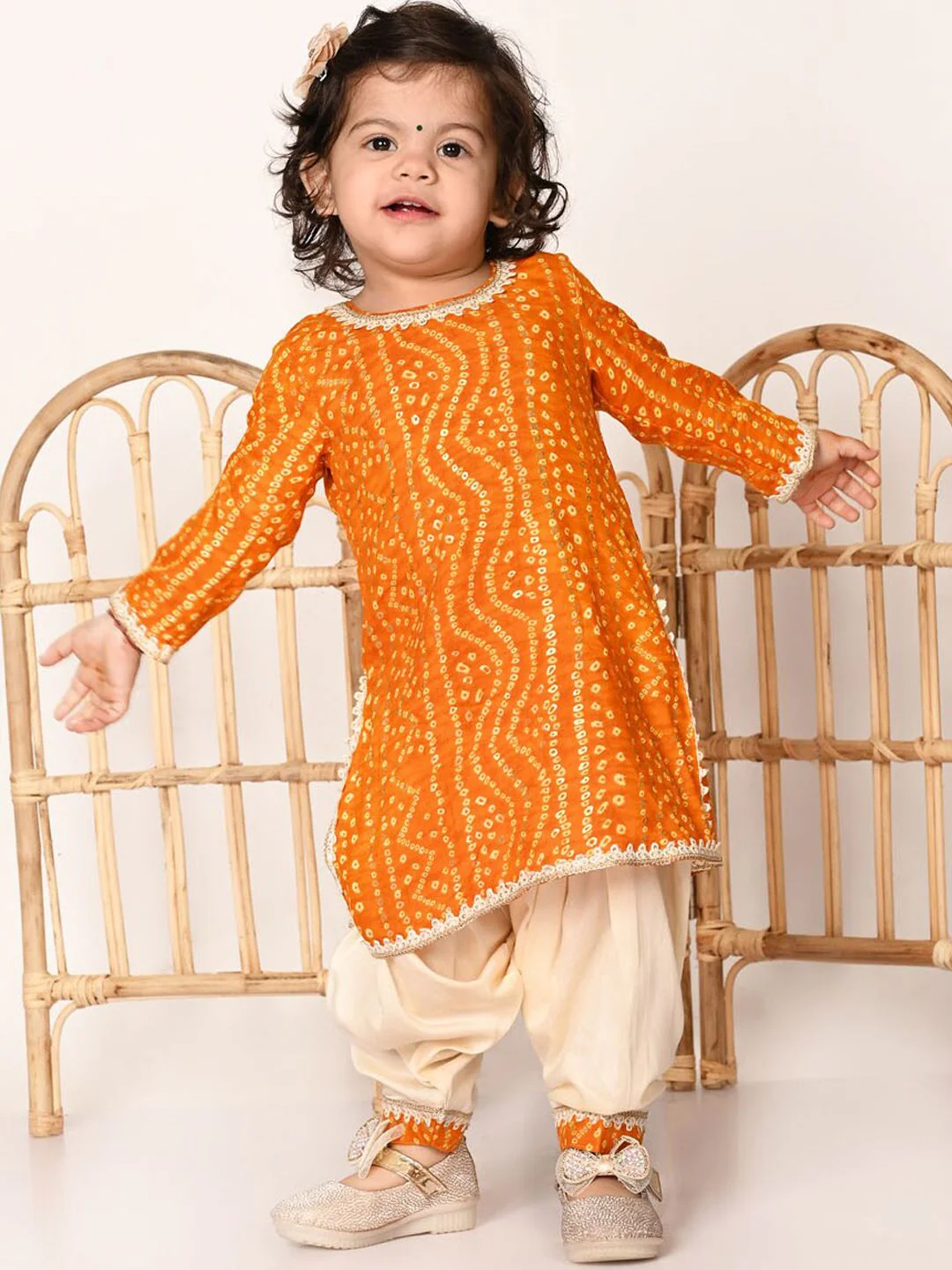 VASTRAMAY Girls Bandhani Printed Round Neck Regular Gotta Patti Kurta With Salwar - Image 6