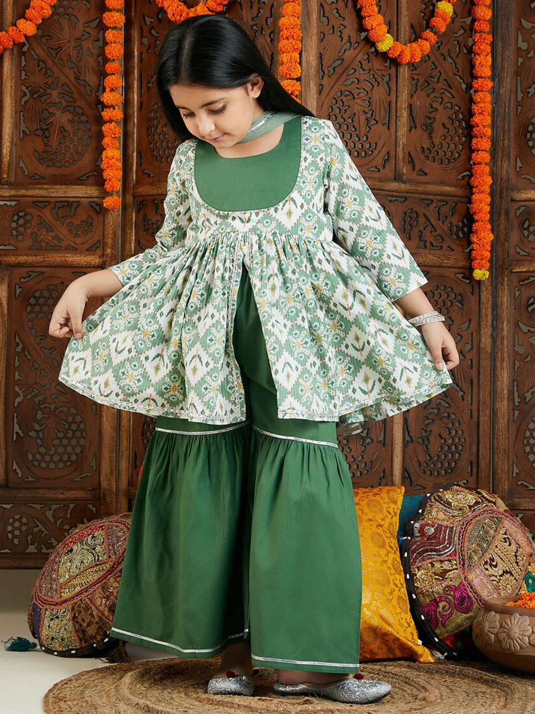 VASTRAMAY Girls Ethnic Motifs Printed Gotta Patti Pure Cotton Kurti With Sharara & Dupatta - Image 2