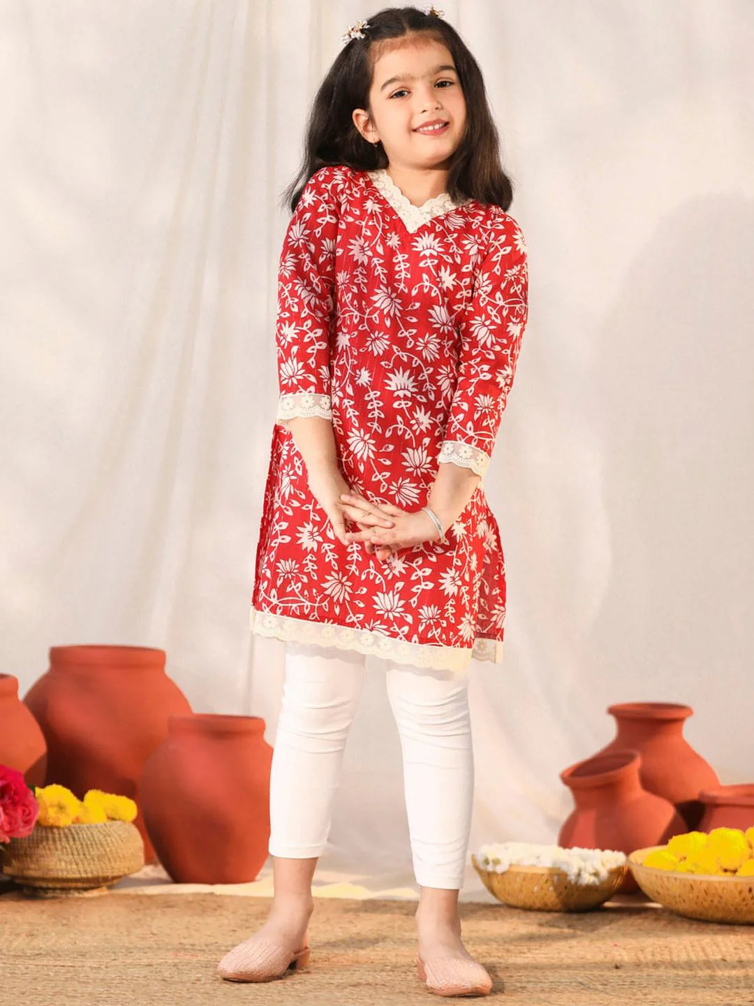 VASTRAMAY Girls Floral Printed V-Neck Regular Sleeves Pure Cotton Kurta Set