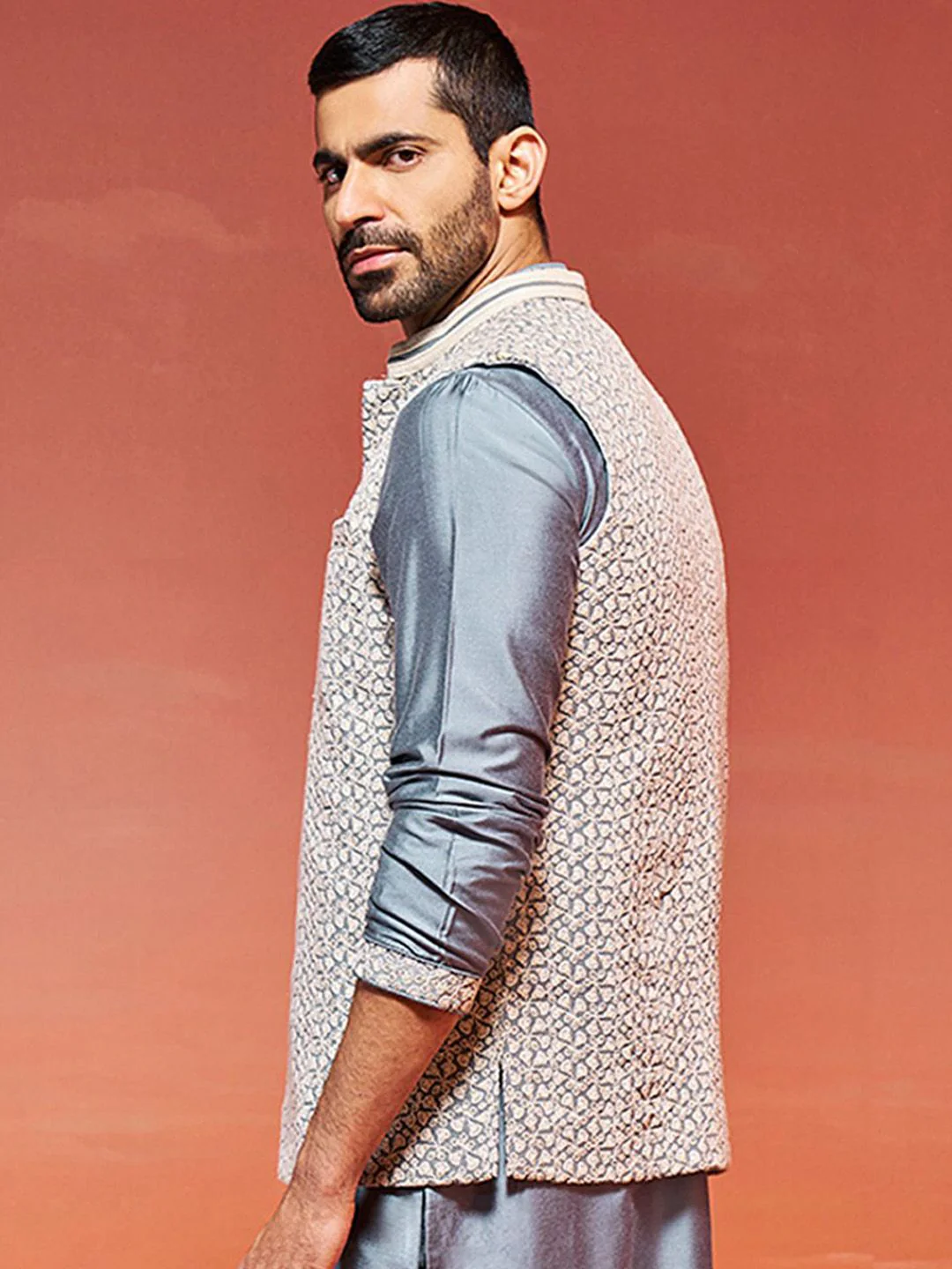 VASTRAMAY Men Embroidered Woven Nehru Jacket - Image 5