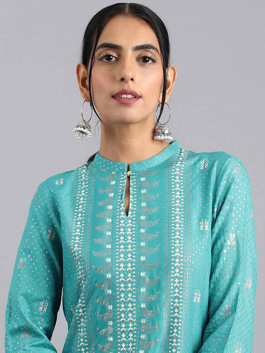 W Blue Floral Printed Keyhole Neck Straight Kurta - Image 4