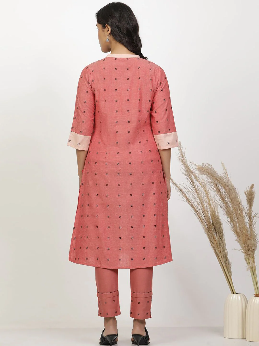 W Ethnic Motifs Embroidered Regular Thread Work Kurta with Trousers - Image 4