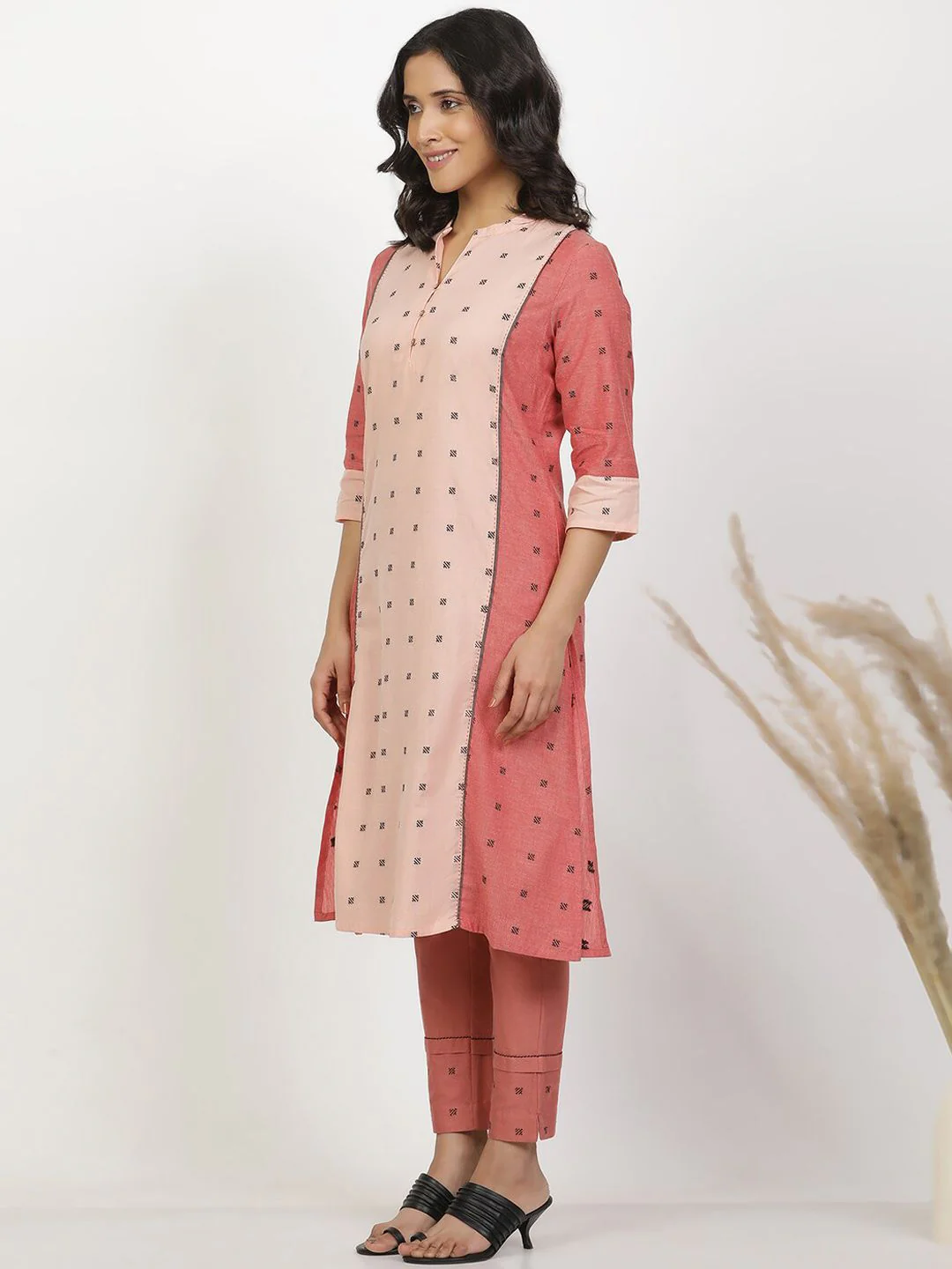 W Ethnic Motifs Embroidered Regular Thread Work Kurta with Trousers - Image 5