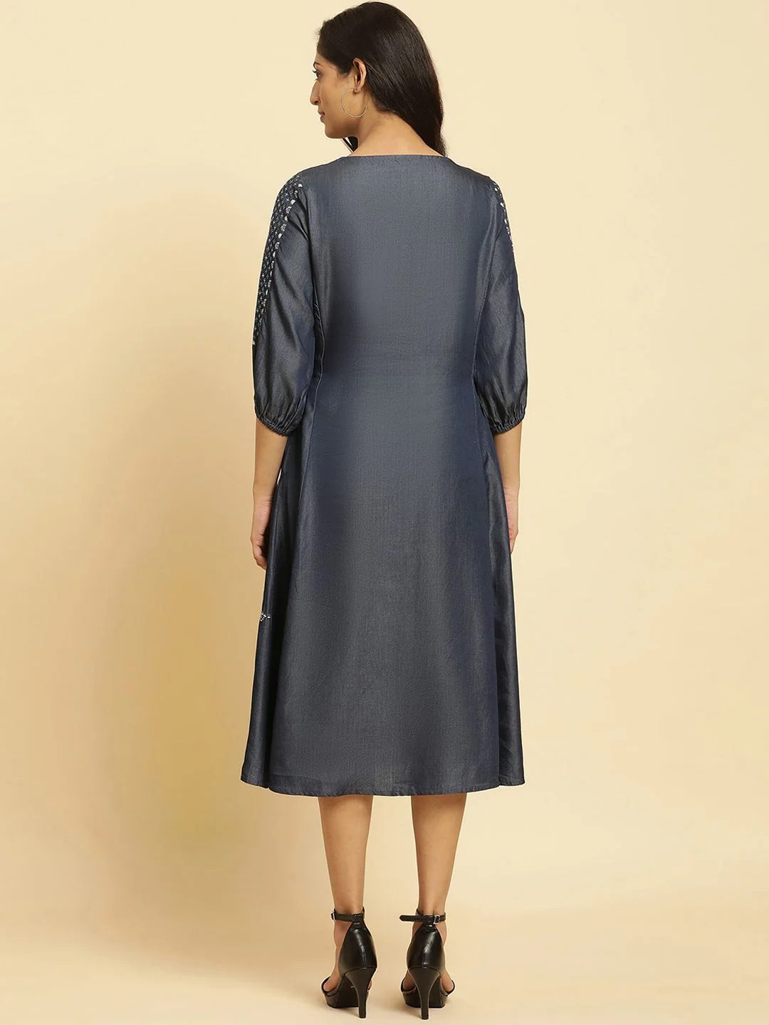 W Ethnic Motifs Embroidered Straight Kurta - Image 4