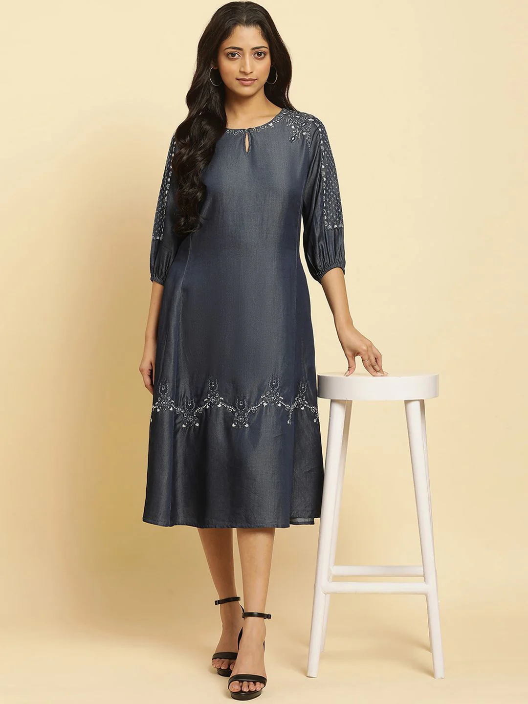 W Ethnic Motifs Embroidered Straight Kurta - Image 6